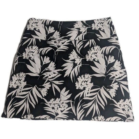 S.C. & Co Women's Skort M Black White Tropical Floral‎ Pull-On Tummy Control - Picture 5 of 6